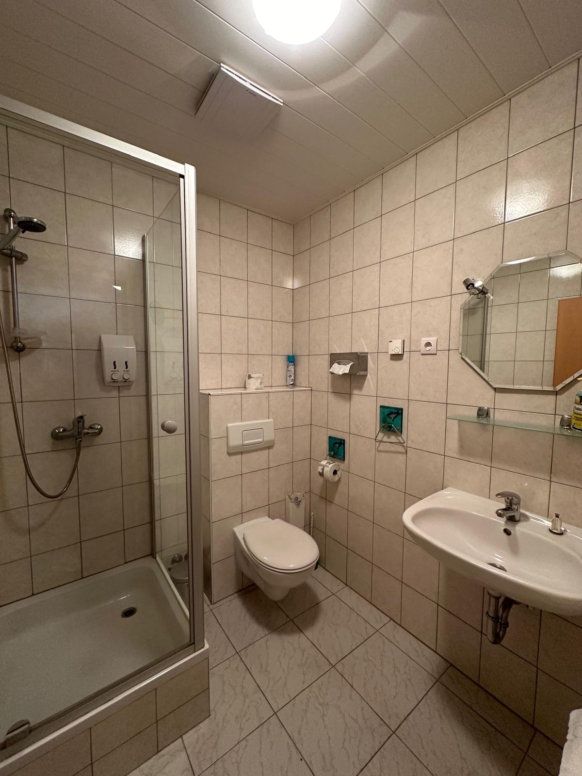 Zimmer 2 – eigenes Badezimmer